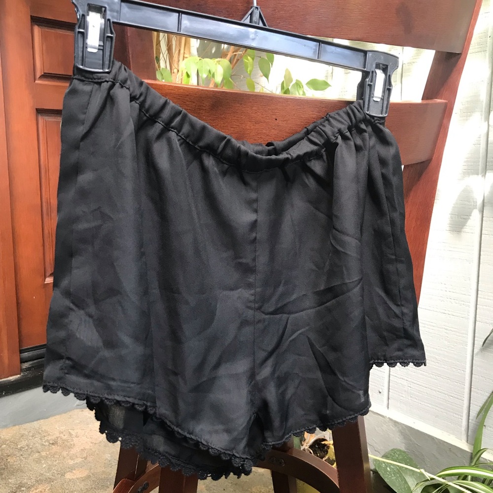 Black Brandy Melville shorts
